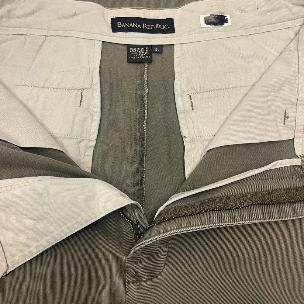 Banana Republic Men's Olive Green Pants in size 32/30